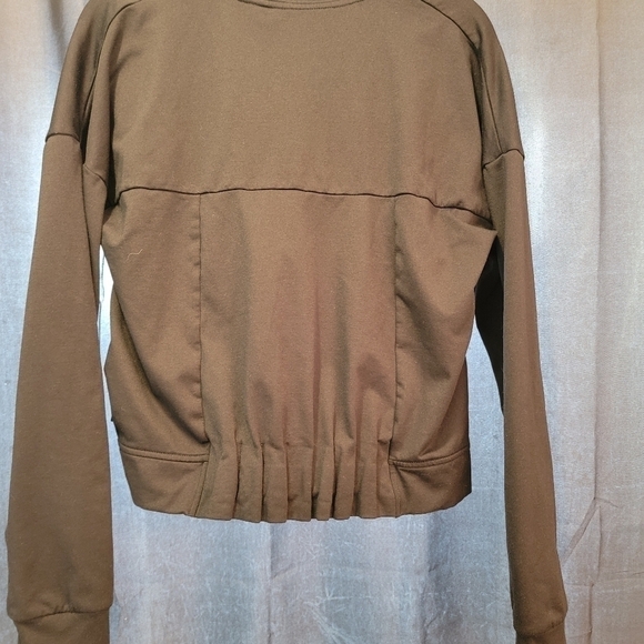 Fabletics cropped black zip up - Picture 3 of 3